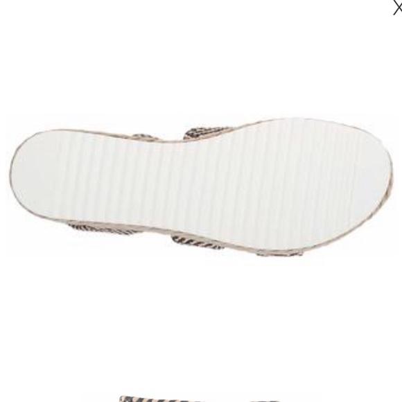 Steve Madden Kimmie Open Toe Casual Espadrille Sandals in tan and black - Picture 12 of 13